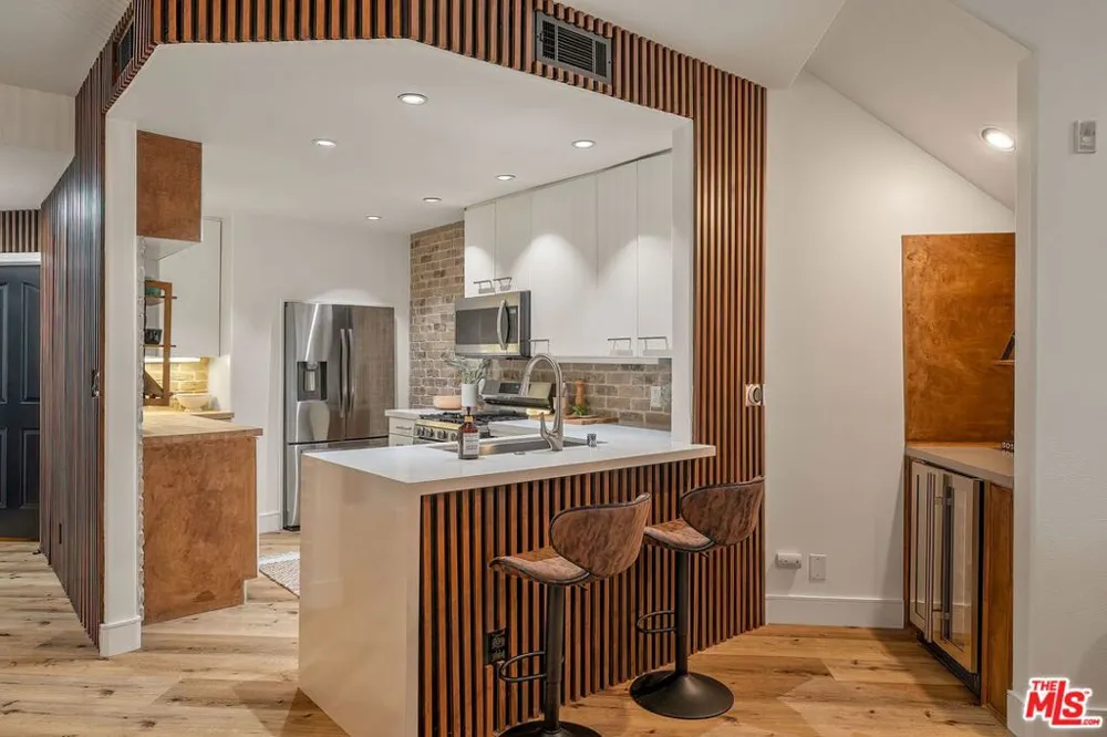 1160 Granville Avenue #104 Los Angeles, CA 90049