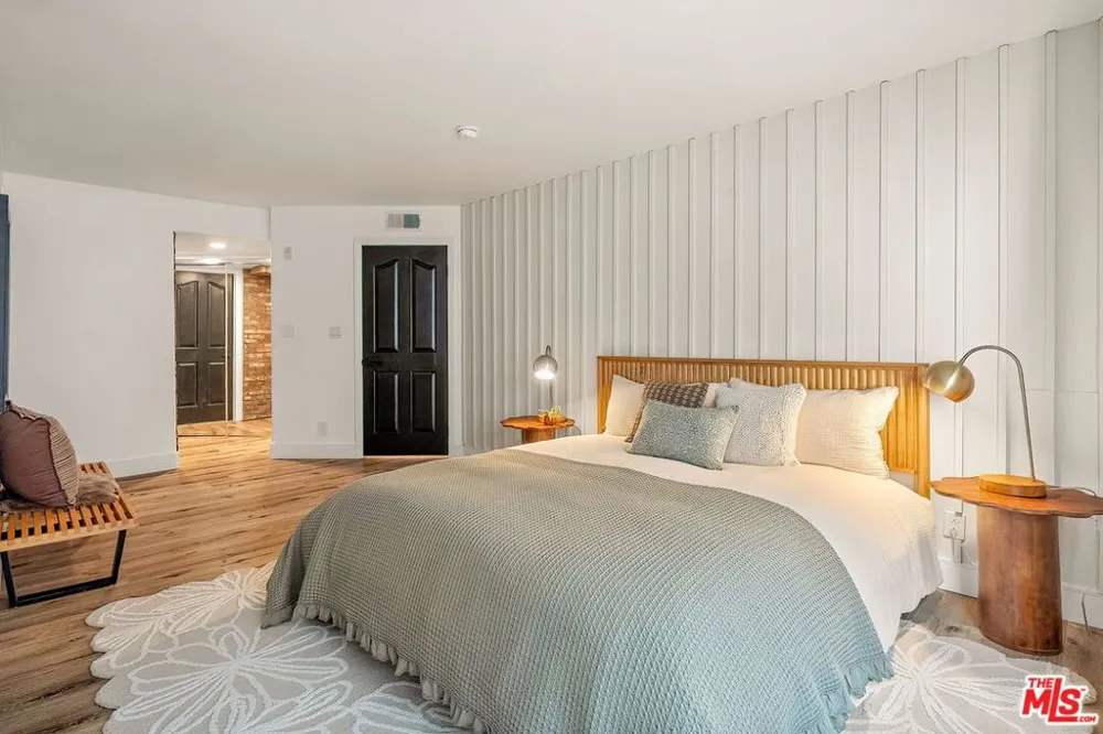 1160 Granville Avenue #104 Los Angeles, CA 90049