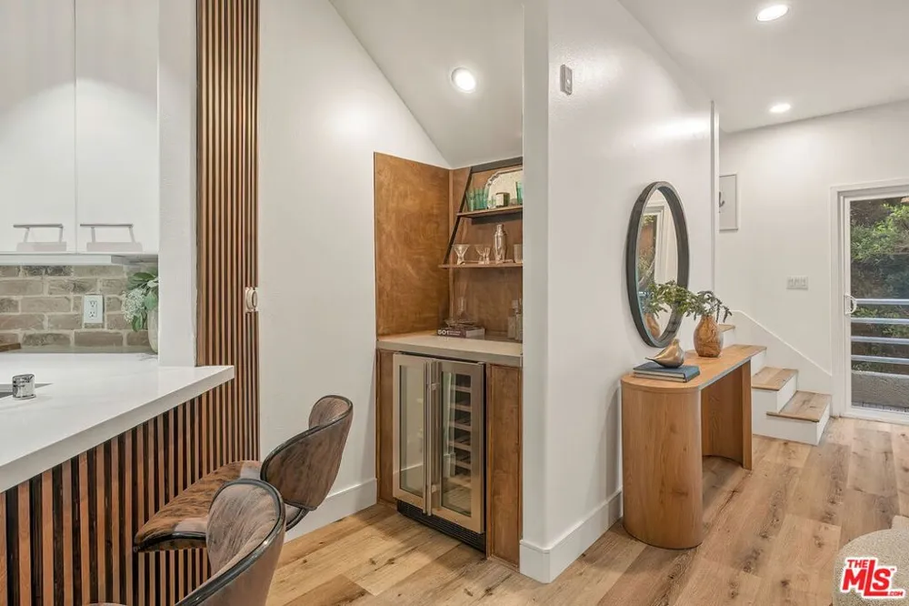 1160 Granville Avenue #104 Los Angeles, CA 90049