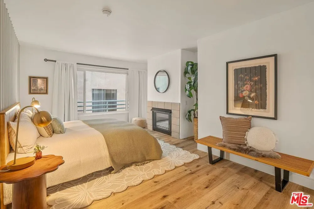 1160 Granville Avenue #104 Los Angeles, CA 90049