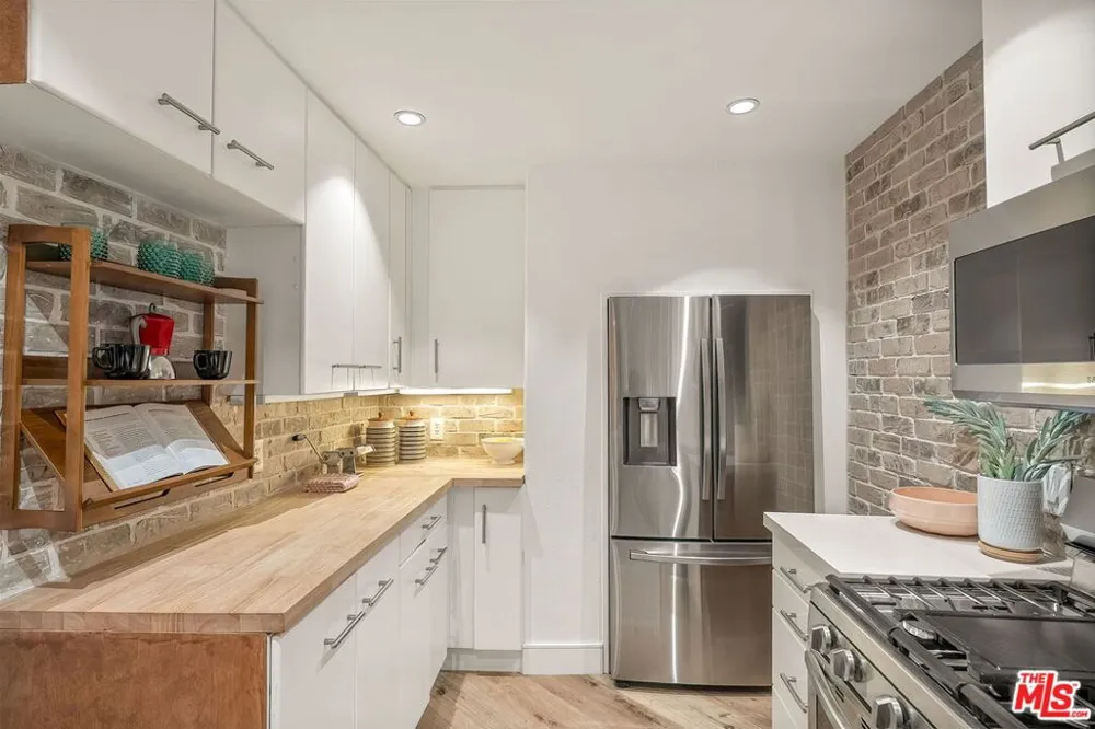 1160 Granville Avenue #104 Los Angeles, CA 90049