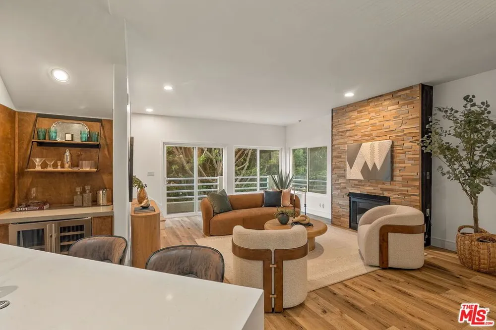 1160 Granville Avenue #104 Los Angeles, CA 90049