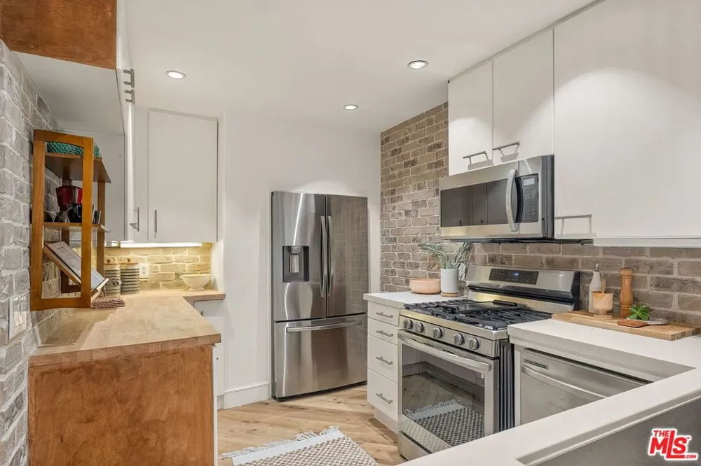 1160 Granville Avenue #104 Los Angeles, CA 90049