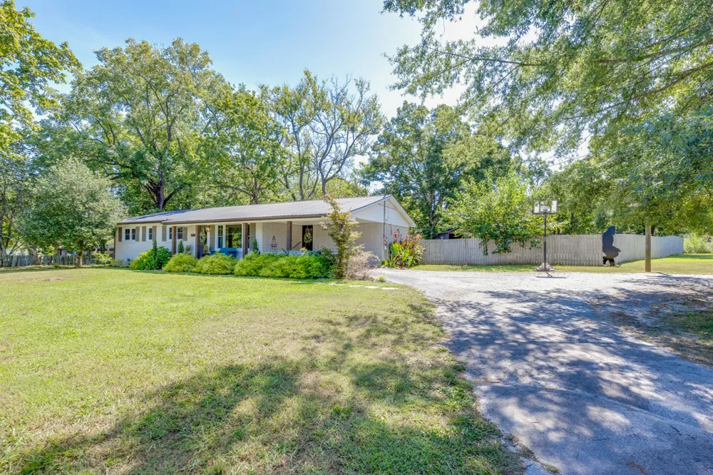 1508 Turnpike Rd Summertown, TN 38483