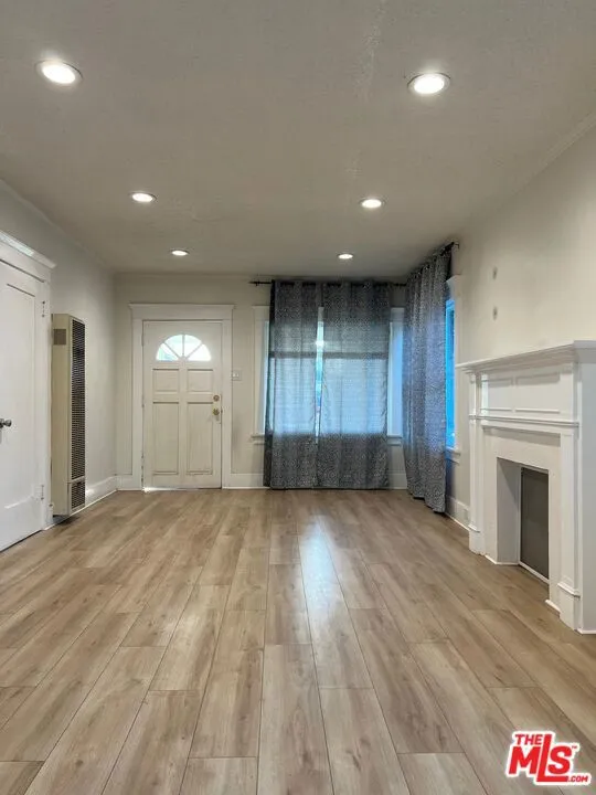 1028 Broad Avenue Los Angeles, CA 90744