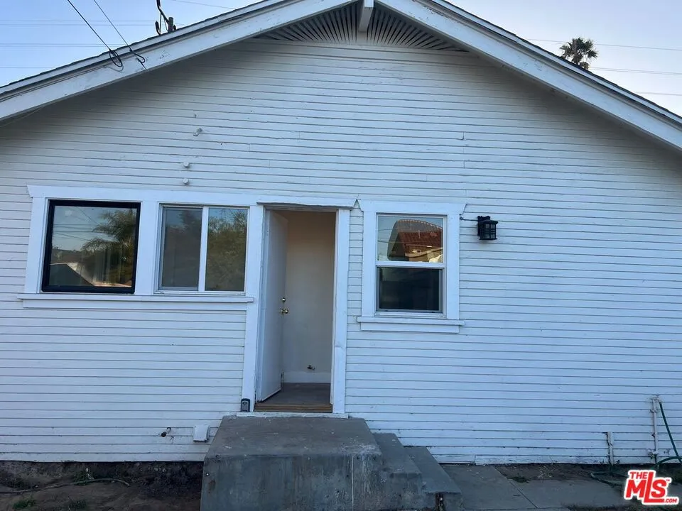 1028 Broad Avenue Los Angeles, CA 90744
