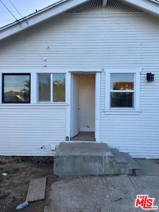 1028 Broad Avenue Los Angeles, CA 90744
