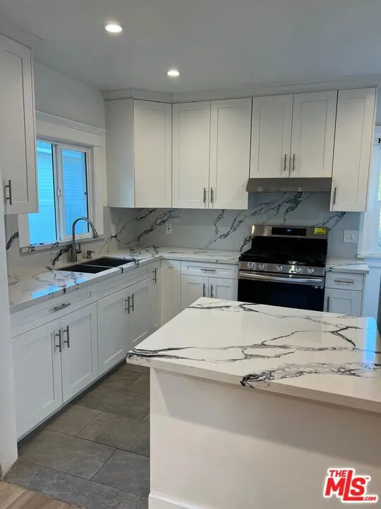 1028 Broad Avenue Los Angeles, CA 90744