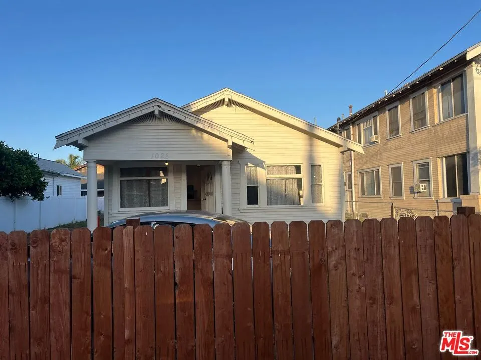 1028 Broad Avenue Los Angeles, CA 90744