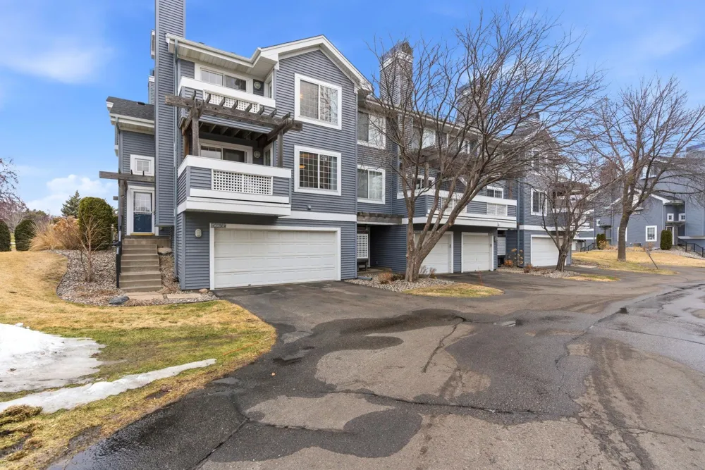 15665 24th Avenue #E Plymouth, MN 55447
