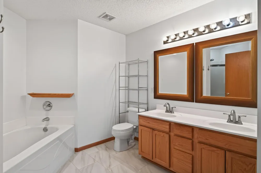 9236 Merrimac Lane Maple Grove, MN 55311