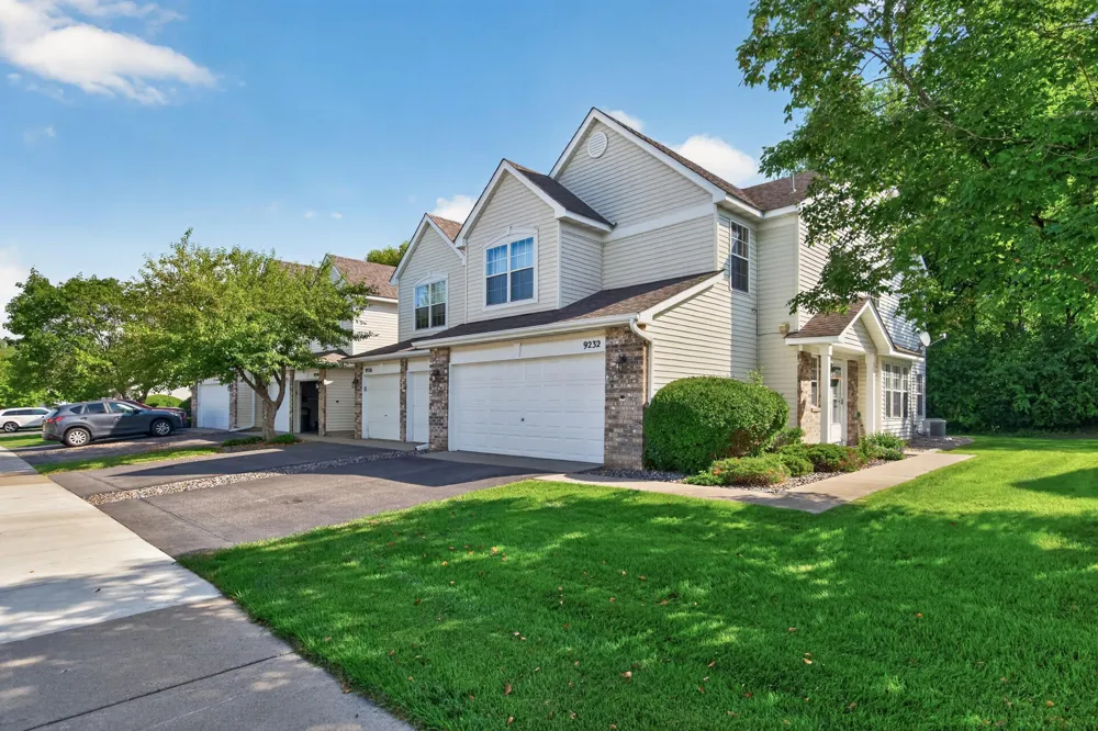 9236 Merrimac Lane Maple Grove, MN 55311