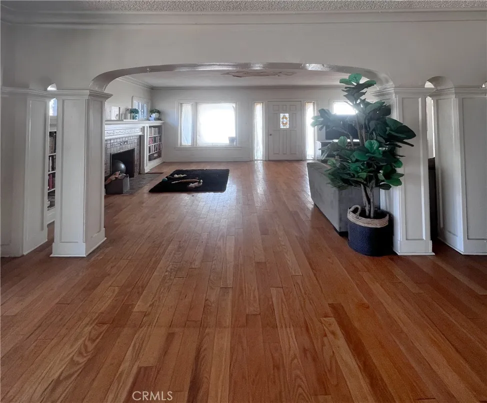 4301 Arlington Ave. Los Angeles, CA 90008