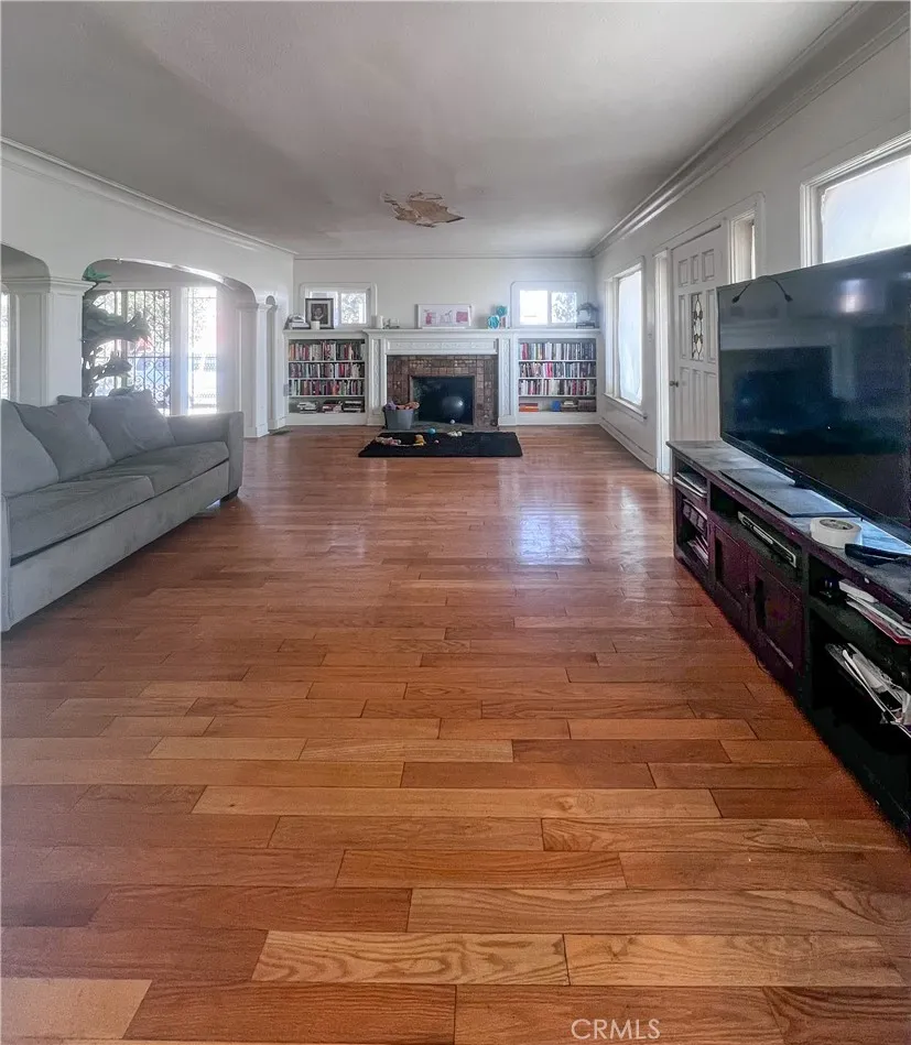 4301 Arlington Ave. Los Angeles, CA 90008