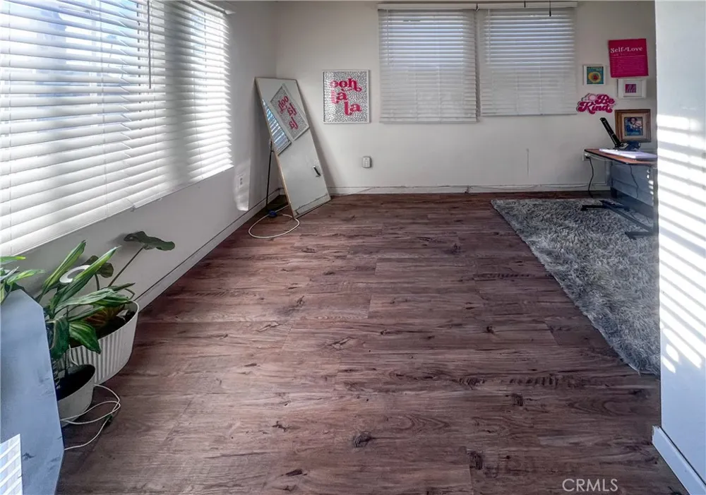 4301 Arlington Ave. Los Angeles, CA 90008