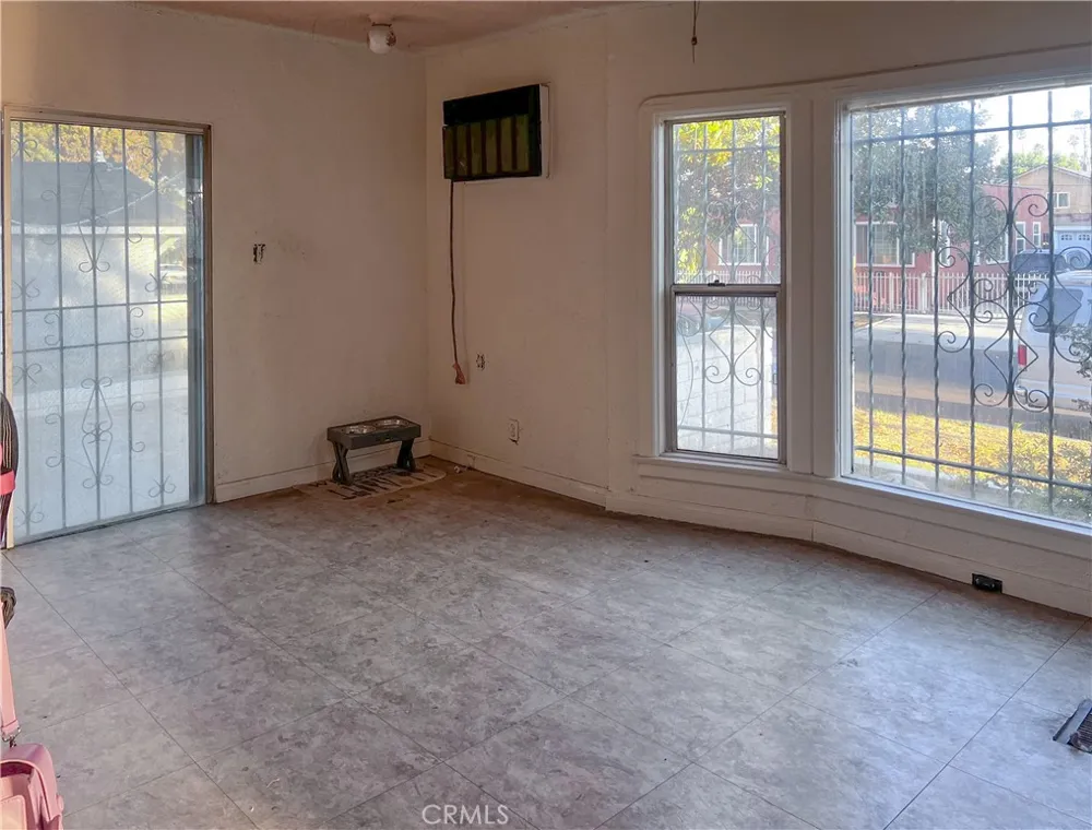 4301 Arlington Ave. Los Angeles, CA 90008