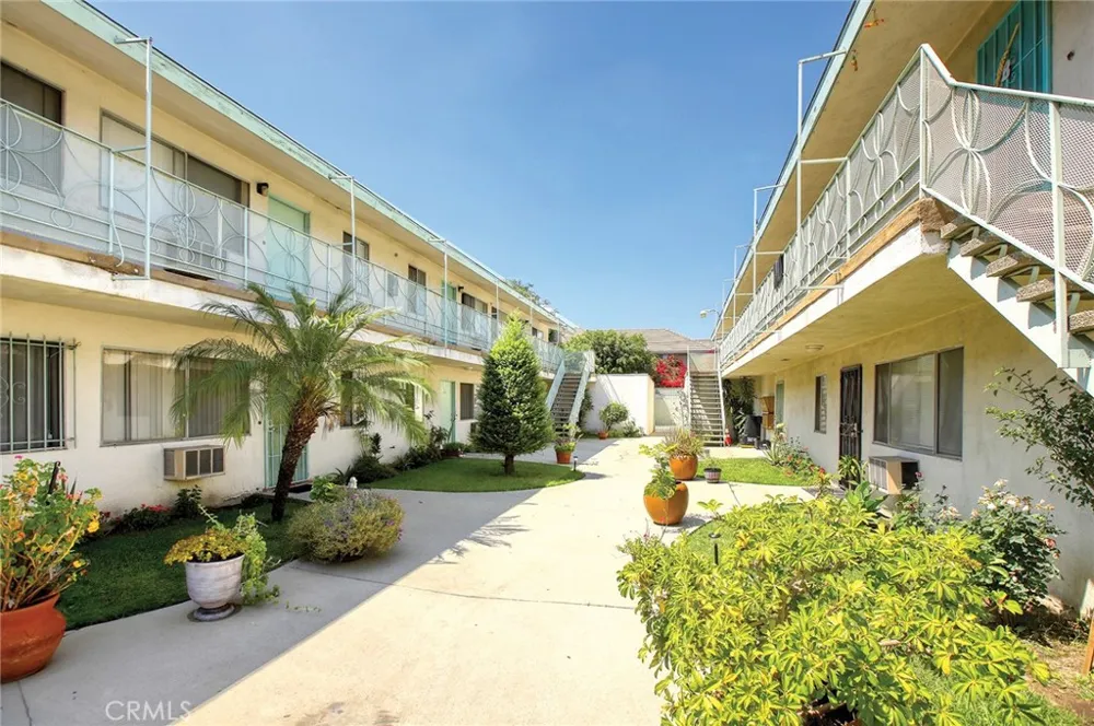 2821 Randolph Street Huntington Park, CA 90255