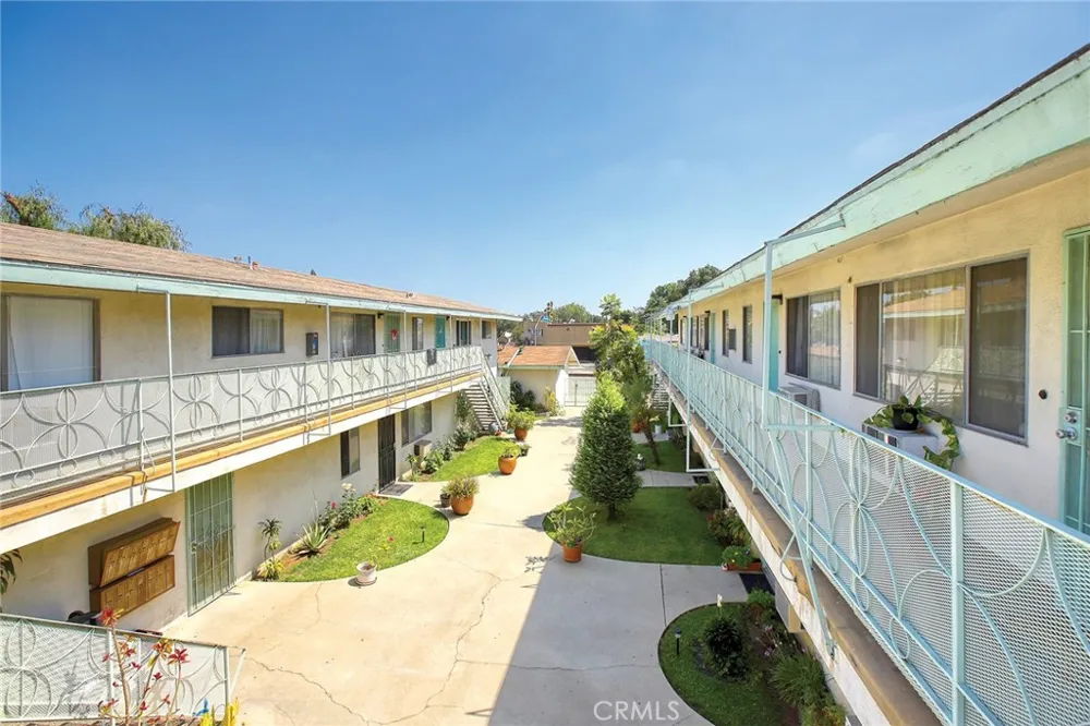 2821 Randolph Street Huntington Park, CA 90255
