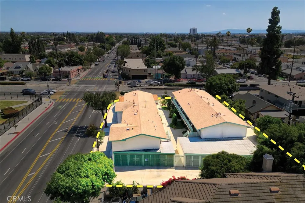 2821 Randolph Street Huntington Park, CA 90255