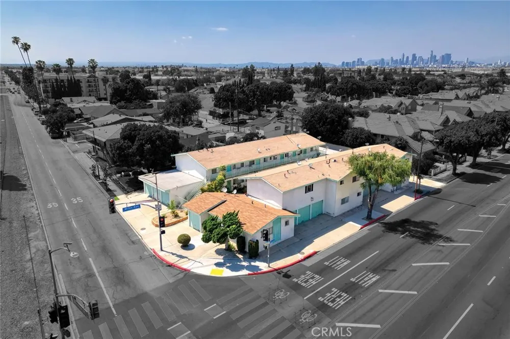2821 Randolph Street Huntington Park, CA 90255