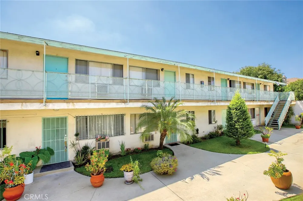 2821 Randolph Street Huntington Park, CA 90255