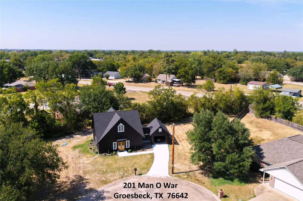 201 Man-O-War Groesbeck, TX 76642