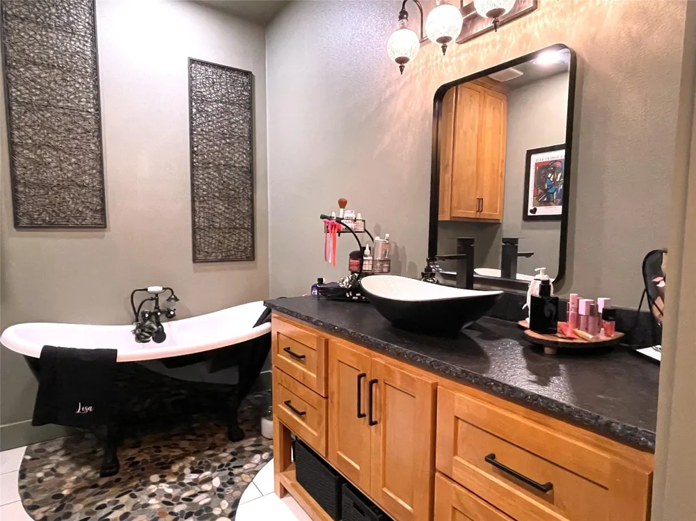 201 Man-O-War Groesbeck, TX 76642