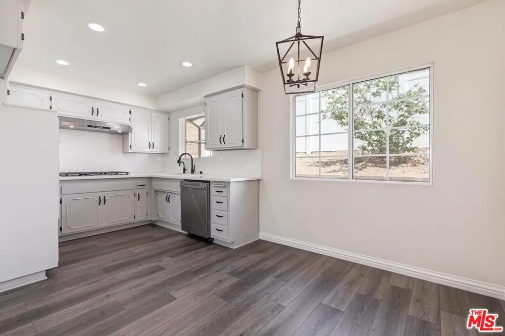 27127 Garza Drive Saugus, CA 91350