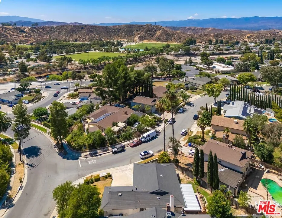27127 Garza Drive Saugus, CA 91350
