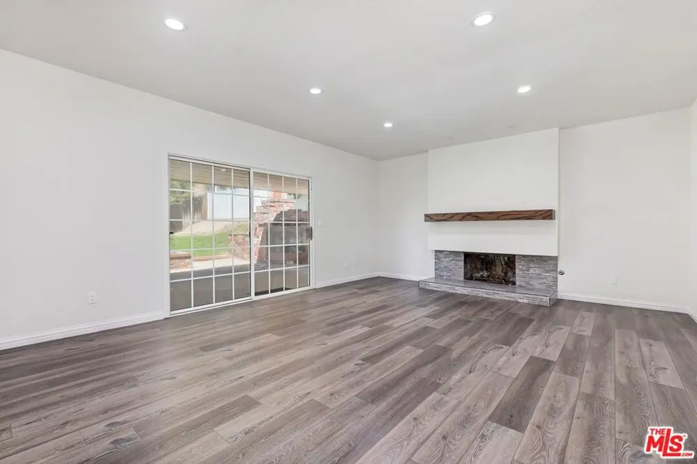 27127 Garza Drive Saugus, CA 91350