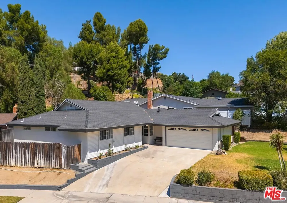 27127 Garza Drive Saugus, CA 91350