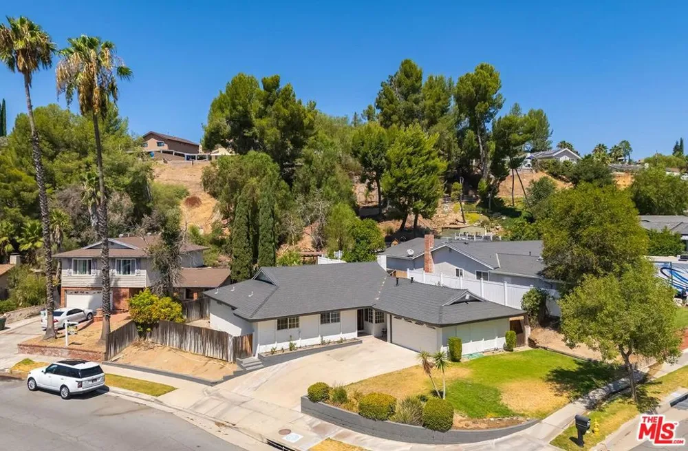 27127 Garza Drive Saugus, CA 91350