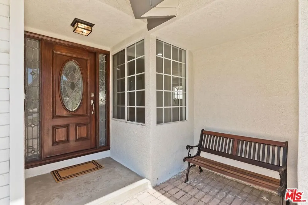27127 Garza Drive Saugus, CA 91350