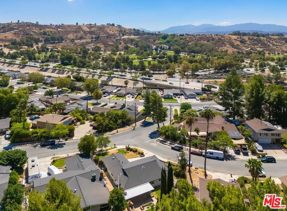 27127 Garza Drive Saugus, CA 91350