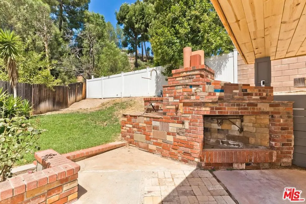 27127 Garza Drive Saugus, CA 91350