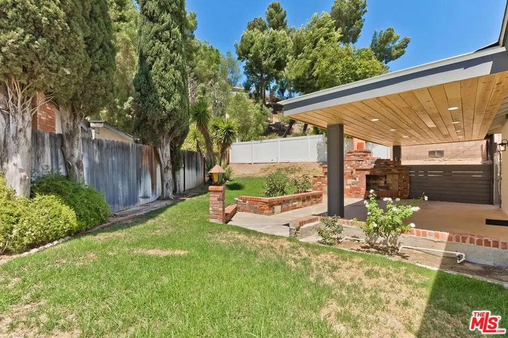 27127 Garza Drive Saugus, CA 91350
