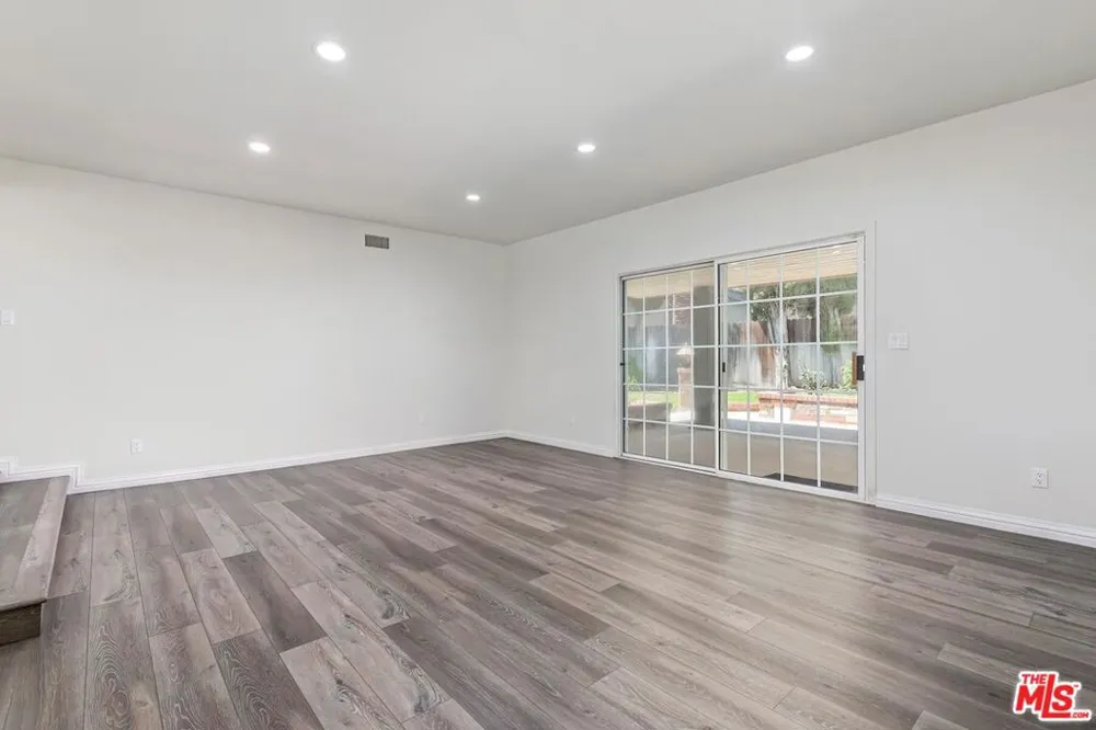27127 Garza Drive Saugus, CA 91350