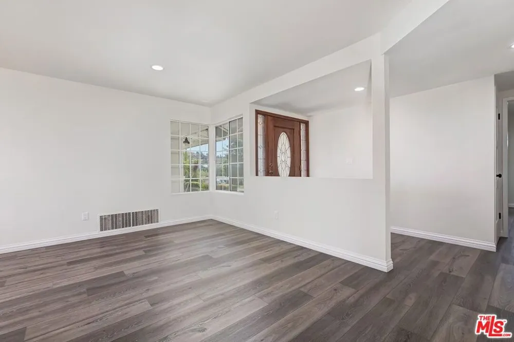 27127 Garza Drive Saugus, CA 91350