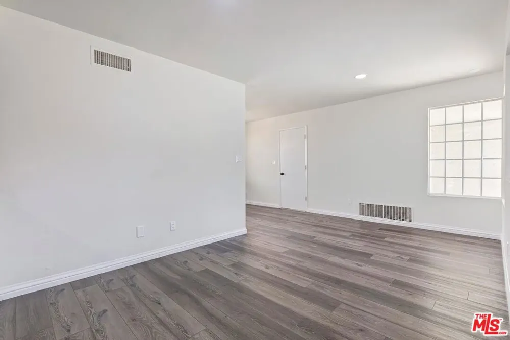 27127 Garza Drive Saugus, CA 91350
