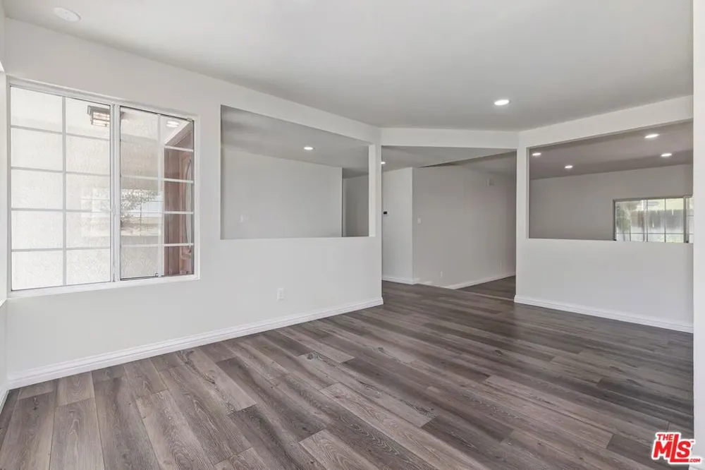 27127 Garza Drive Saugus, CA 91350
