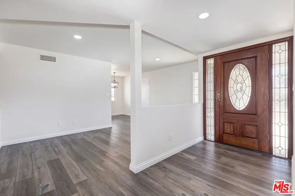 27127 Garza Drive Saugus, CA 91350