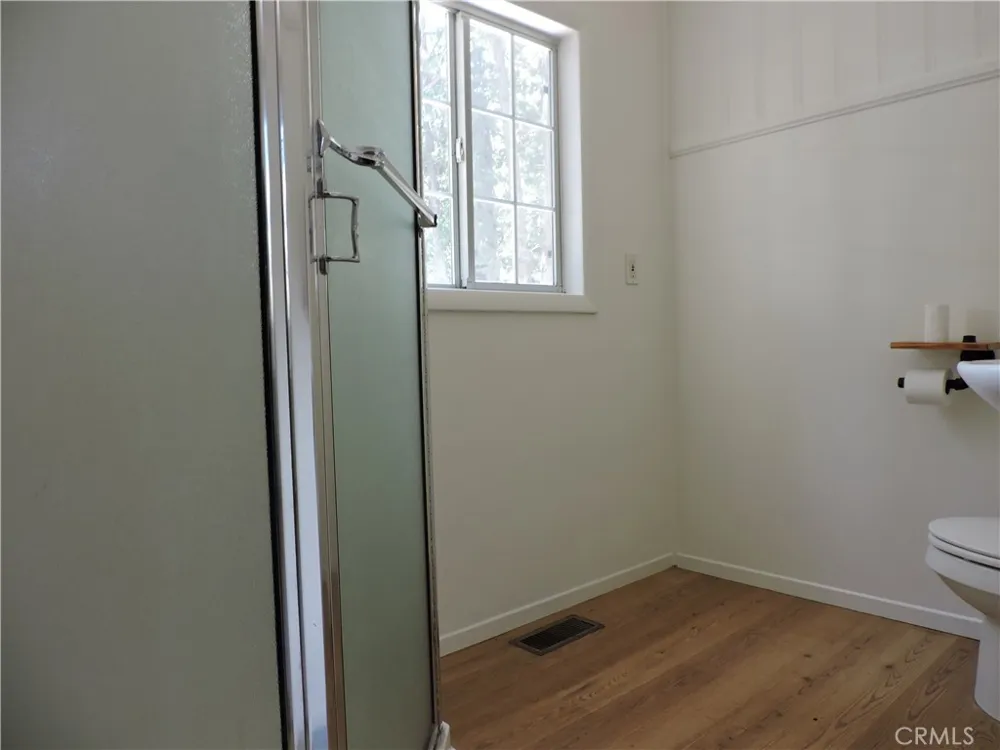 657 Knoll Crestline, CA 92325