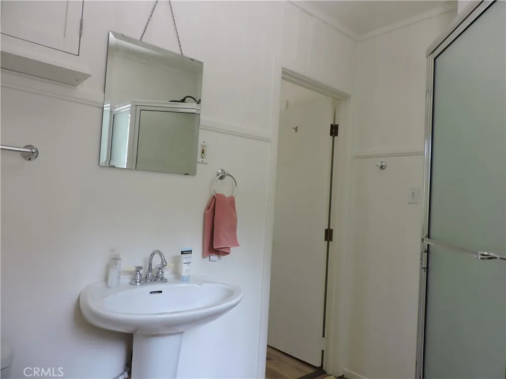 657 Knoll Crestline, CA 92325