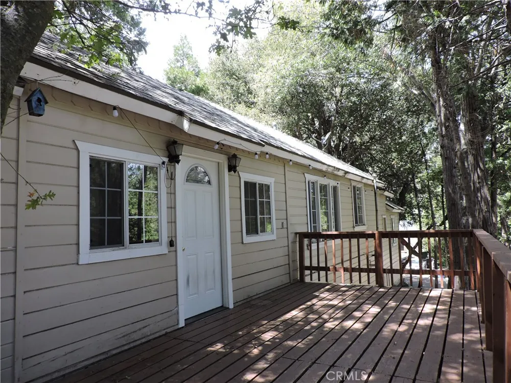 657 Knoll Crestline, CA 92325