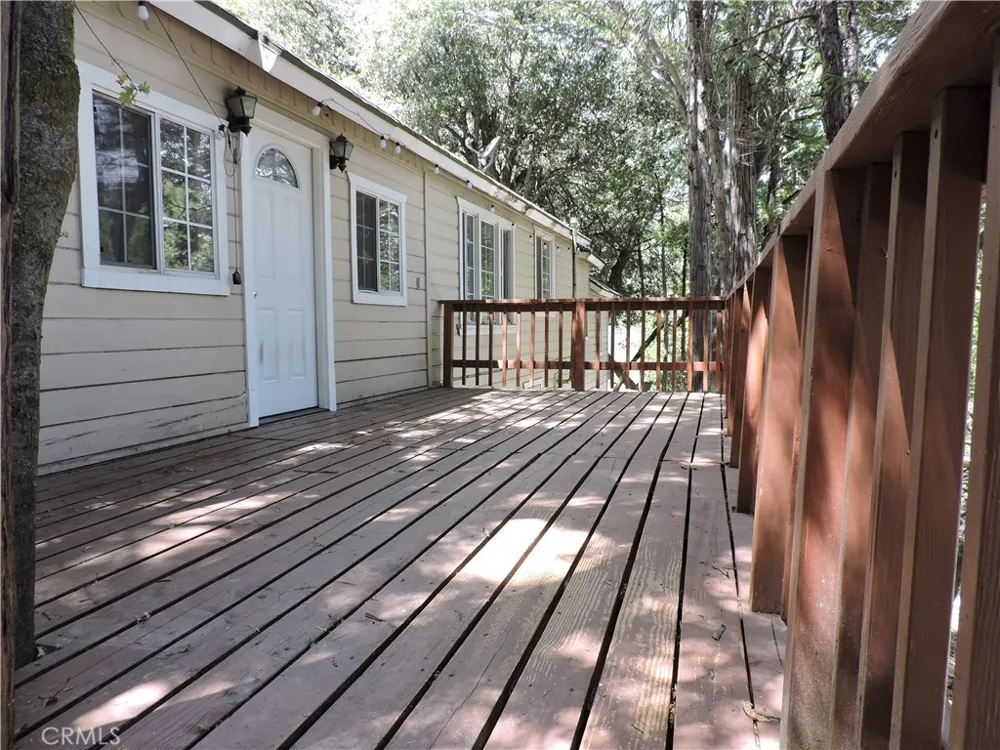 657 Knoll Crestline, CA 92325
