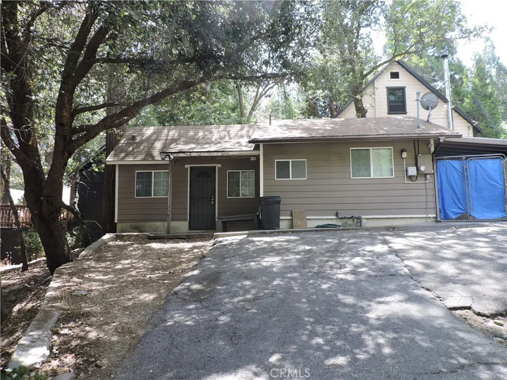657 Knoll Crestline, CA 92325