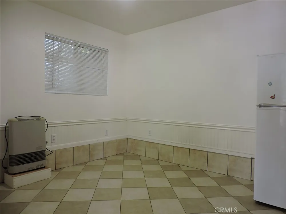 657 Knoll Crestline, CA 92325