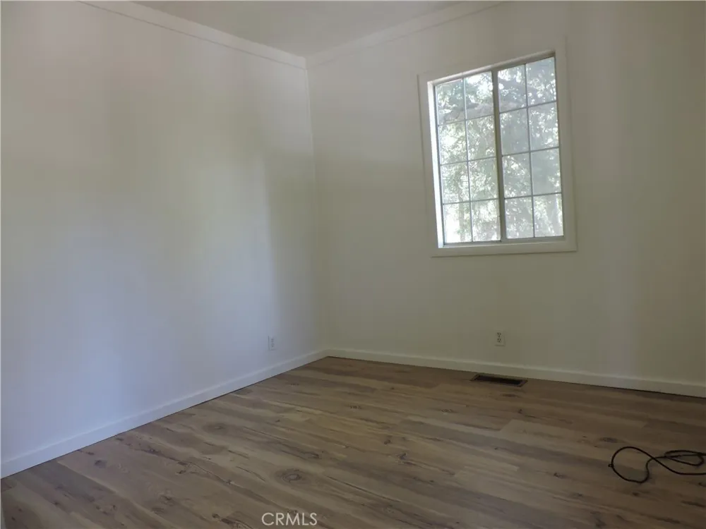 657 Knoll Crestline, CA 92325