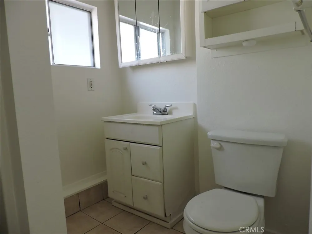 657 Knoll Crestline, CA 92325