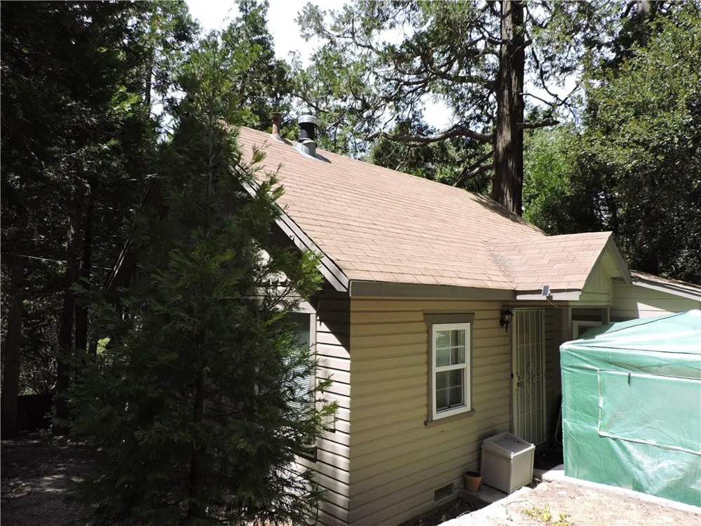 657 Knoll Crestline, CA 92325